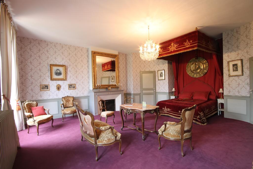 Chateau De Clermont-Saves Bed and Breakfast LʼIsle-Jourdain Δωμάτιο φωτογραφία