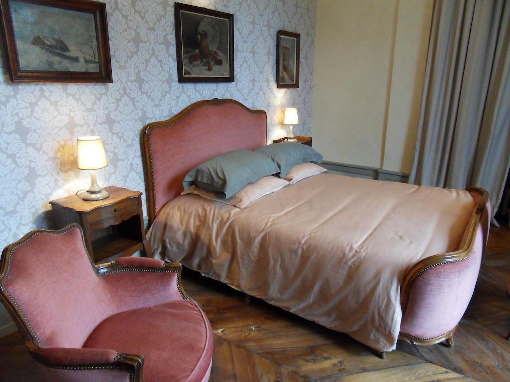 Chateau De Clermont-Saves Bed and Breakfast LʼIsle-Jourdain Δωμάτιο φωτογραφία