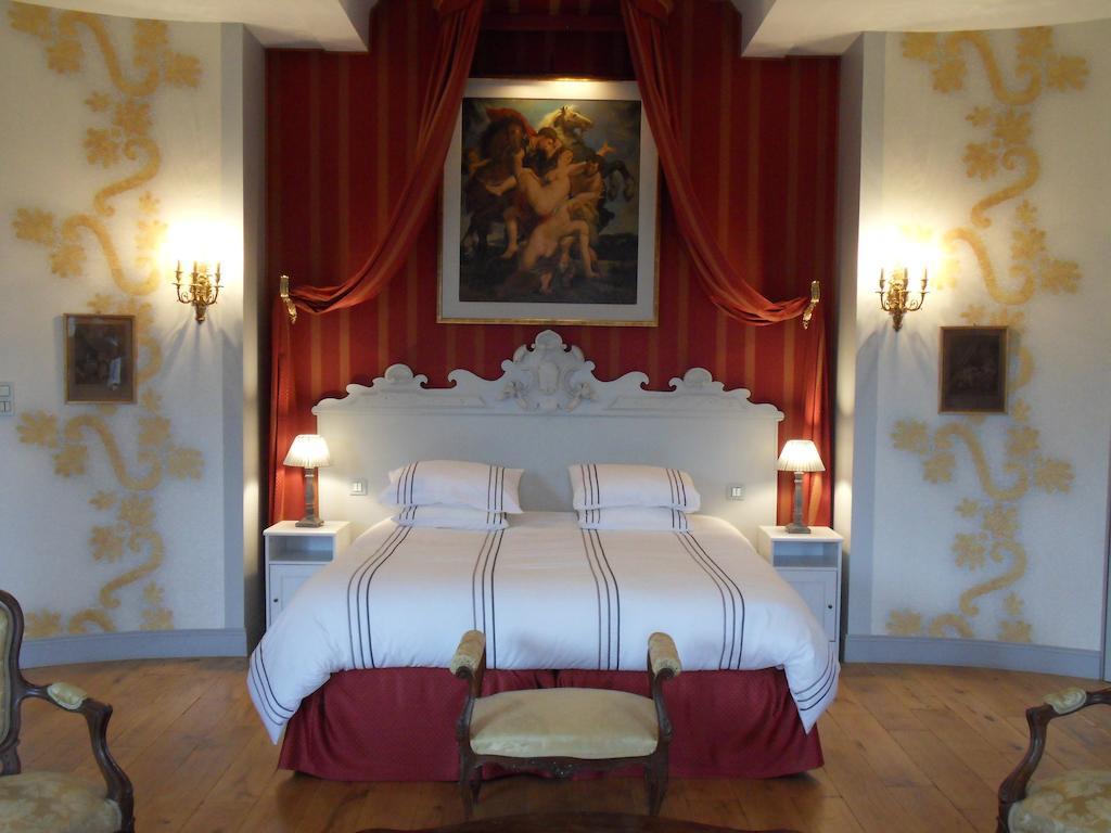 Chateau De Clermont-Saves Bed and Breakfast LʼIsle-Jourdain Δωμάτιο φωτογραφία